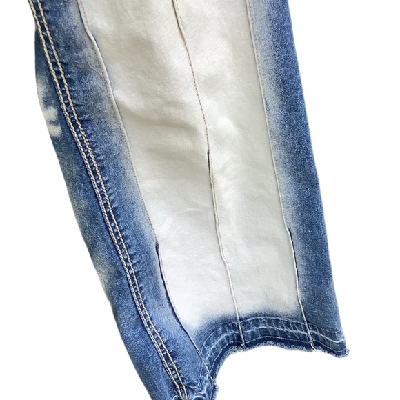 Dollhouse flare jeans - Picture 7 of 9